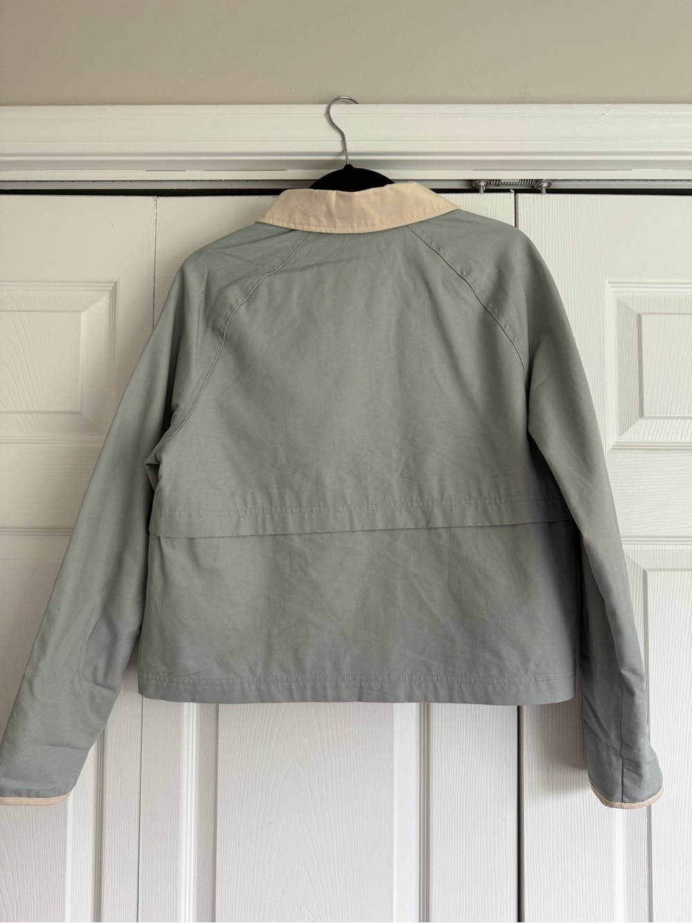 Hunter Sage Green Cropped Utility Jacket with Cream Contrast Collar - Picture 2 of 2